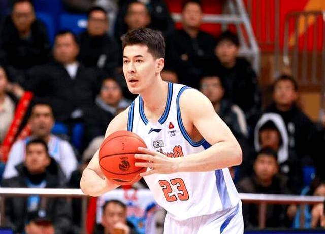 德罗巴在DWG比赛中败北赛后塞维利亚调整名单以备CBA常规赛，风云突变武汉三镇清晨远射贴柱看傻球迷的简单介绍