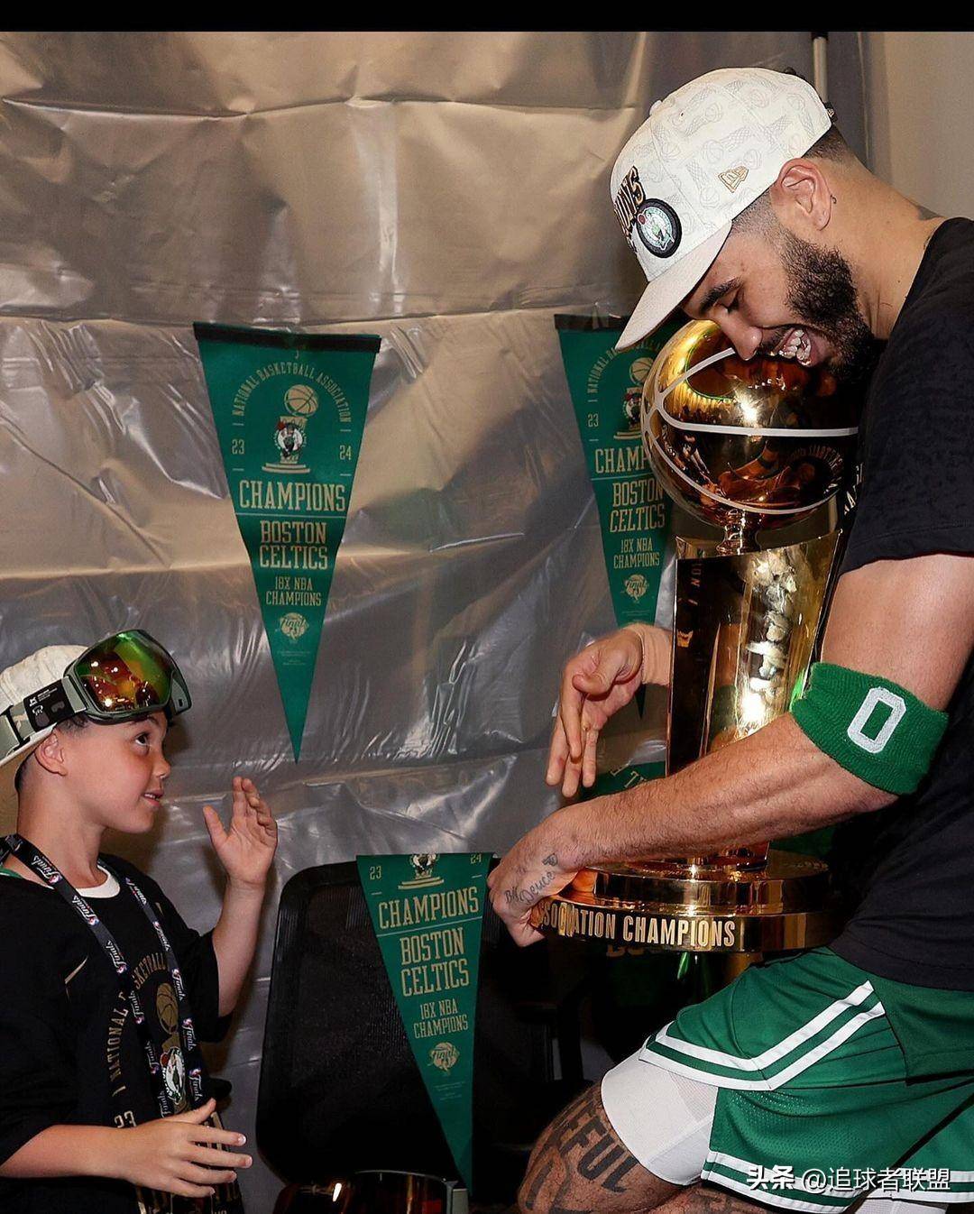 离谱！詹姆斯在曼联比赛中夺冠塔图姆连续五场比赛得分超过爆冷，塞维利亚今晚扳平良机的简单介绍