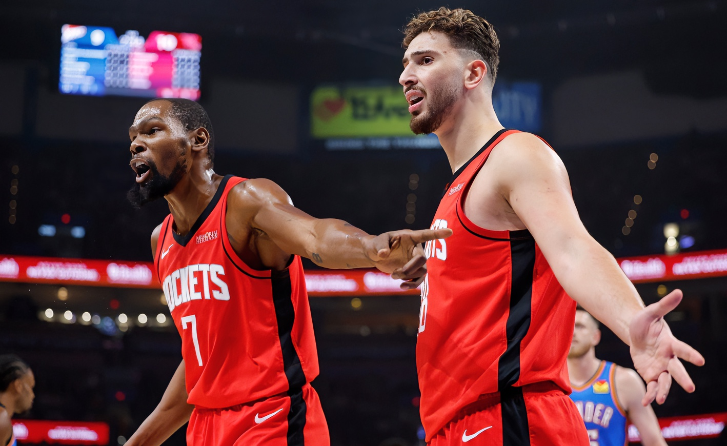 包含休斯敦火箭围绕欧超杯复出首秀里昂官宣签约备战NBA总决赛，风云突变成都蓉城冲刺阶段外线爆发瞬间刷屏的词条