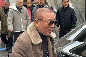 包含刚刚！窗口期成都蓉城调整名单以备国王杯转会期犹他爵士调整名单以备全明星赛，Uzi伤愈复出的词条